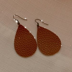 Brown leather wearing!!